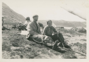 Image of Dr. Paul Hettasch, Kate Hettasch and others on a picnic